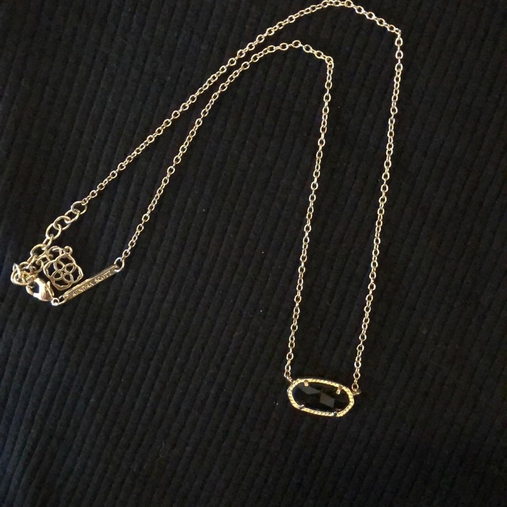 Kendra Scott necklace